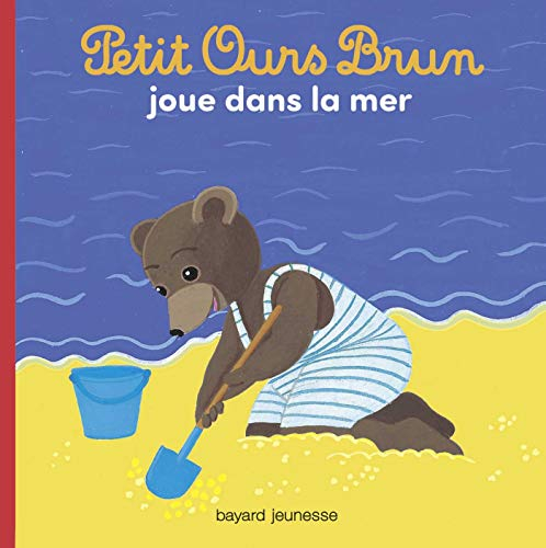 Petit Ours Brun joue dans la mer