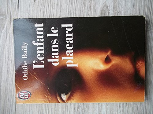 l'enfant dans le placard